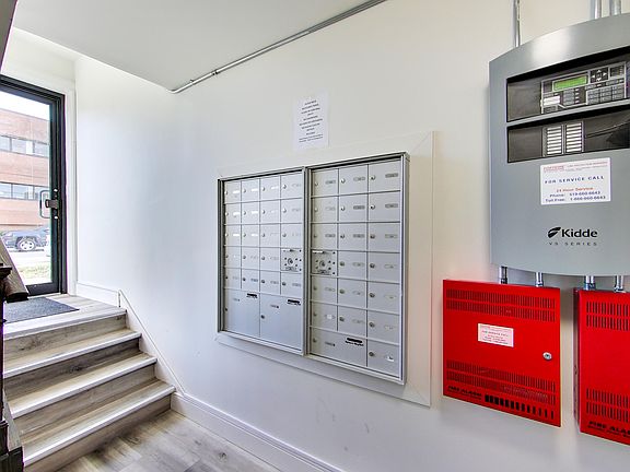 3rd image of 444 Park St W #302