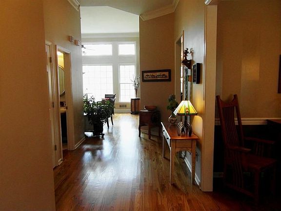 3rd image of 605 Parkview Dr