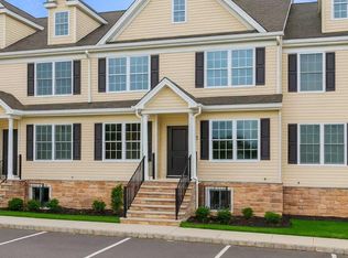 9 Granite Dr, Lakewood, NJ 08701