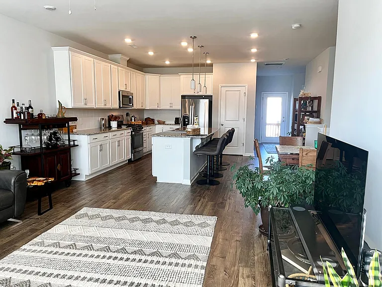 1114 Freeport Dr — Photo 15
