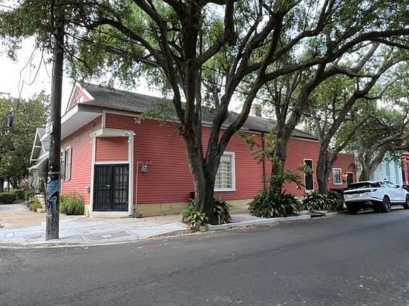2nd image of 2301 Dauphine St