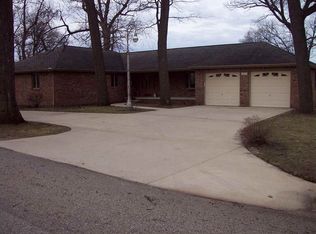 1211 S Woodlawn Dr, Winamac, IN 46996