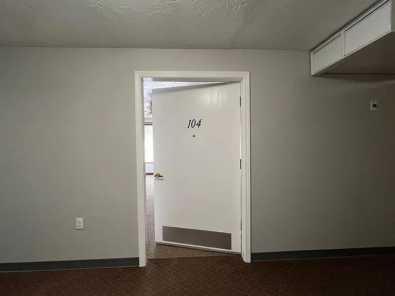 491 Caswell Ave W — Photo 5