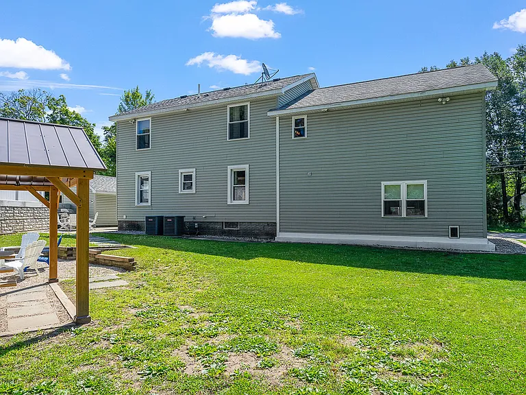 387 Maple Ave — Photo 45
