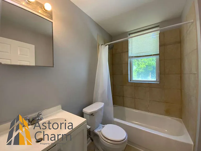 2210 Roslyn Ave #8 — Photo 10