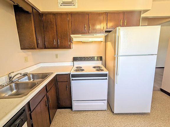 3rd image of 6917 Military Ave #7
