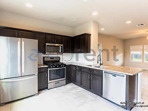 5th image of 215 Friendship Oak Dr