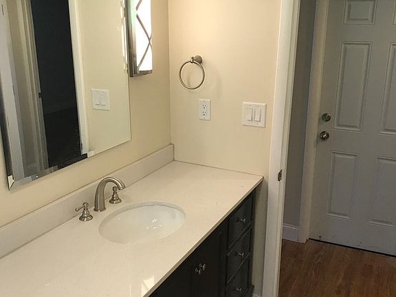 3rd image of 550 Perimeter Dr #1