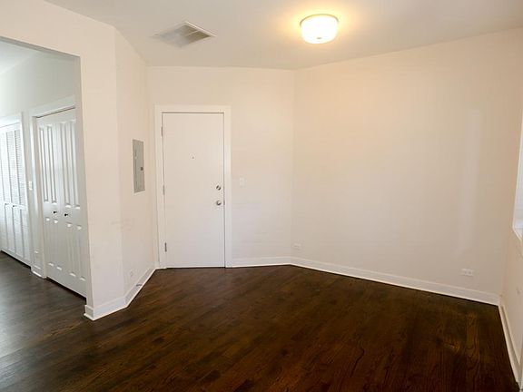 3rd image of 1600 W Belle Plaine Ave #2FM