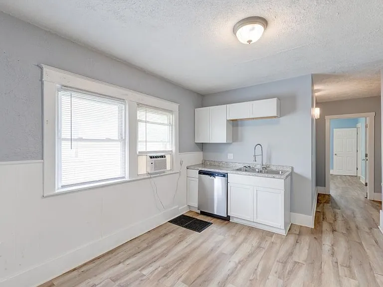1308 E Taylor St — Photo 24