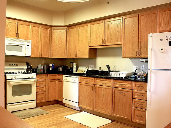 5th image of 455 W Wood St Unit 202