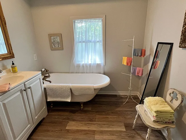 523 W Oak St — Photo 47