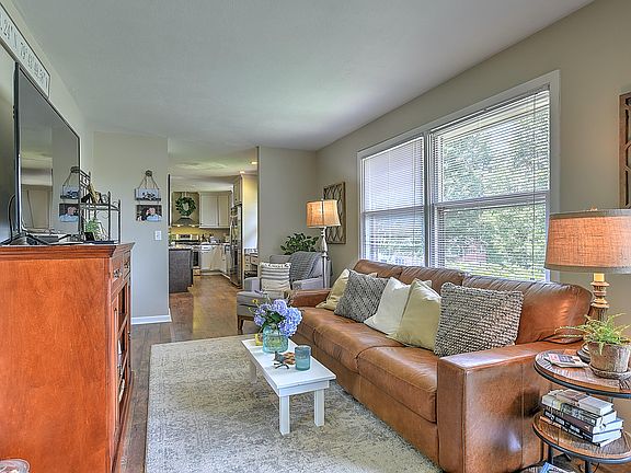 4th image of 4010 W Englewood Blvd