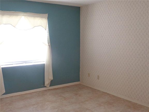 3rd image of 905 E Hendon Ct Unit 905