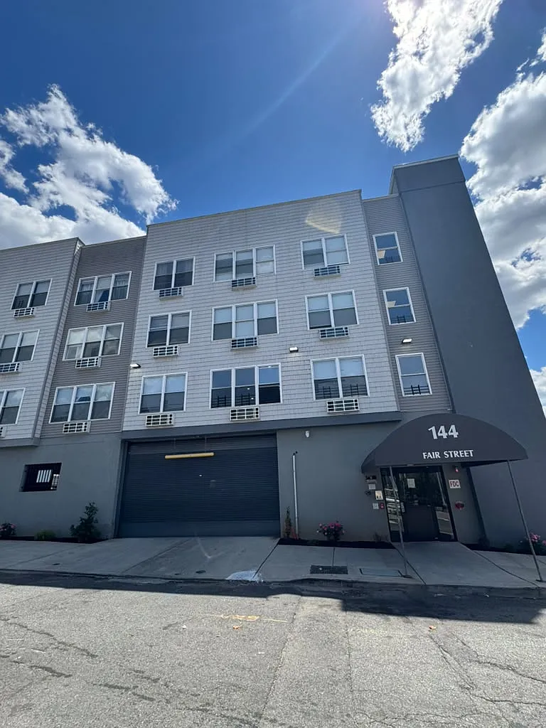 2 bed, $1,818 — Photo 1
