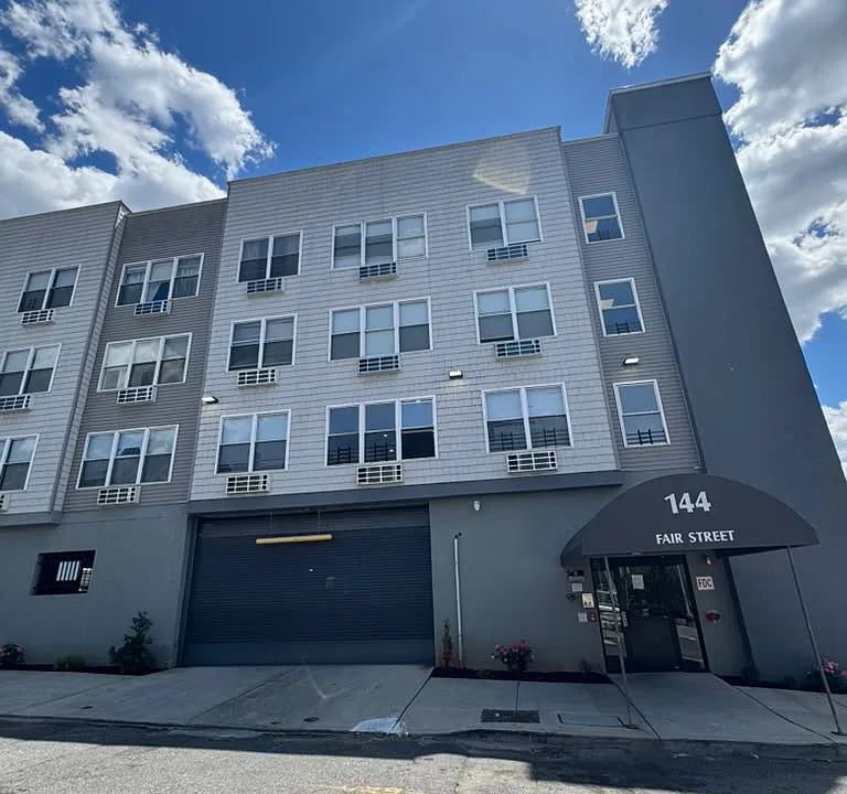 144 Fair St #3