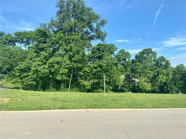525 Wedgewood Ln, Trenton, IL 62293