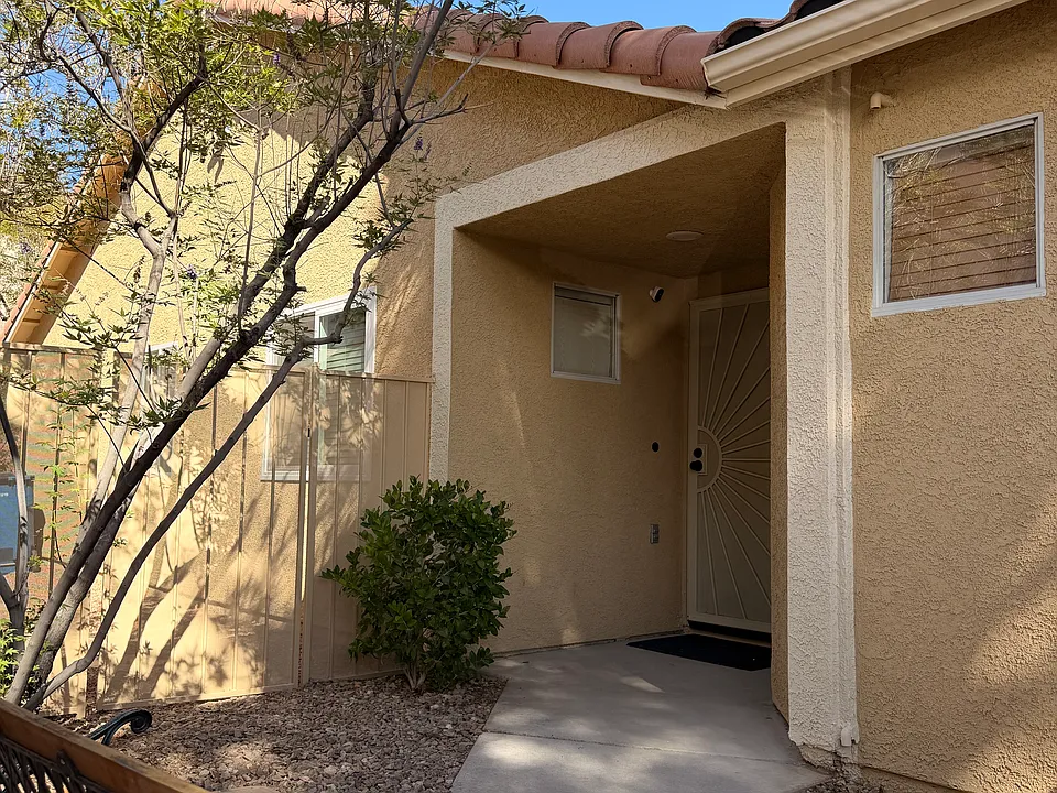 1737 Pomerado Dr