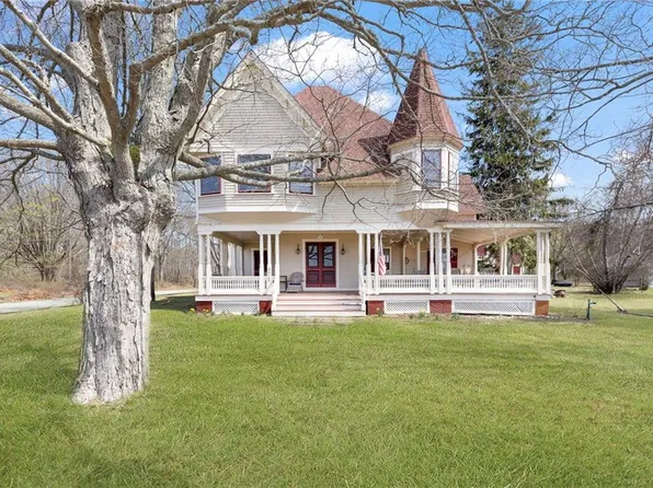 75 Atlantic Ave, Portsmouth, RI 02871