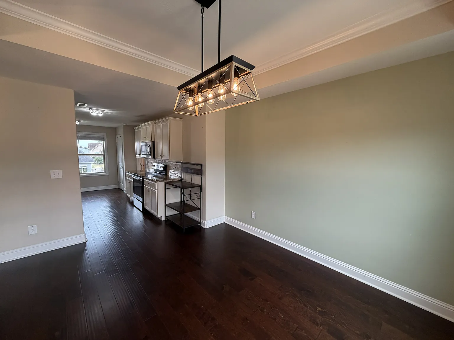 5 bed, 2800 sqft, $2,100 — Photo 4