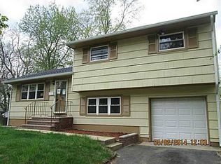 4 Stanley Rd, East Brunswick, NJ 08816