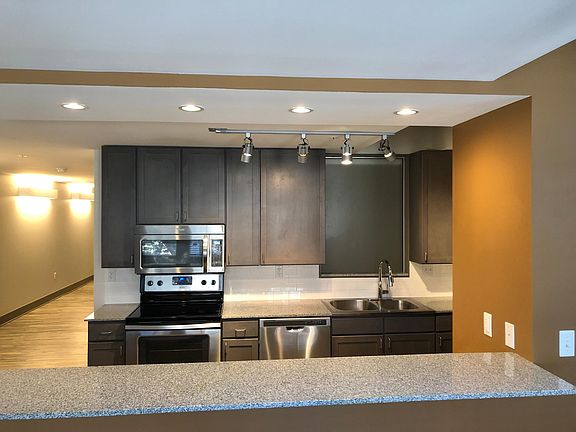 2nd image of 3533 Broadway Blvd #503