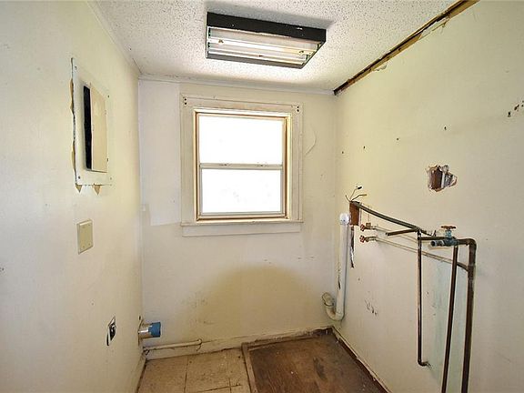 3rd image of 36 Idora Blvd