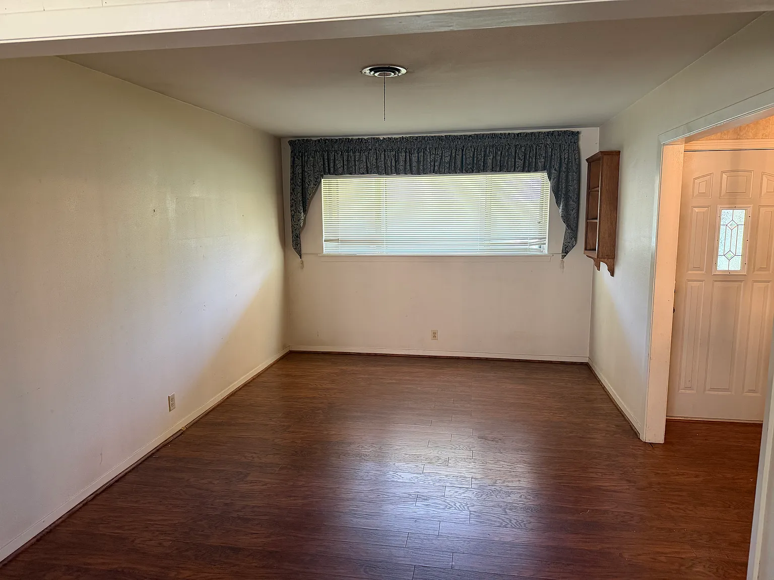 3 bed, 1.5 bath, 1435 sqft, $1,600 — Photo 3