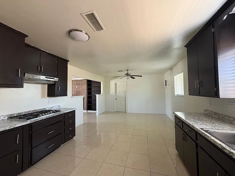 29205 Exeter St — Photo 24