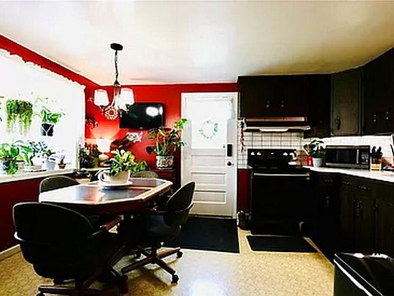 4th image of 633 Harrison Ave