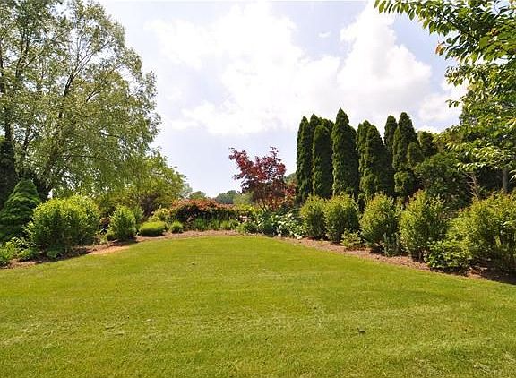 5th image of 8 Snug Hill Ct