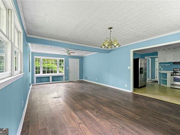4th image of 4445 Woodhaven Dr