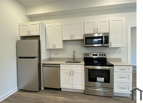 4th image of 2020 N 22nd St #104