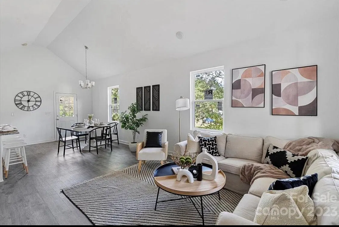 517 Roberts St — Photo 4