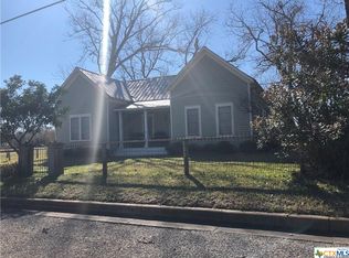 1122 N Avenue I, Shiner, TX 77984