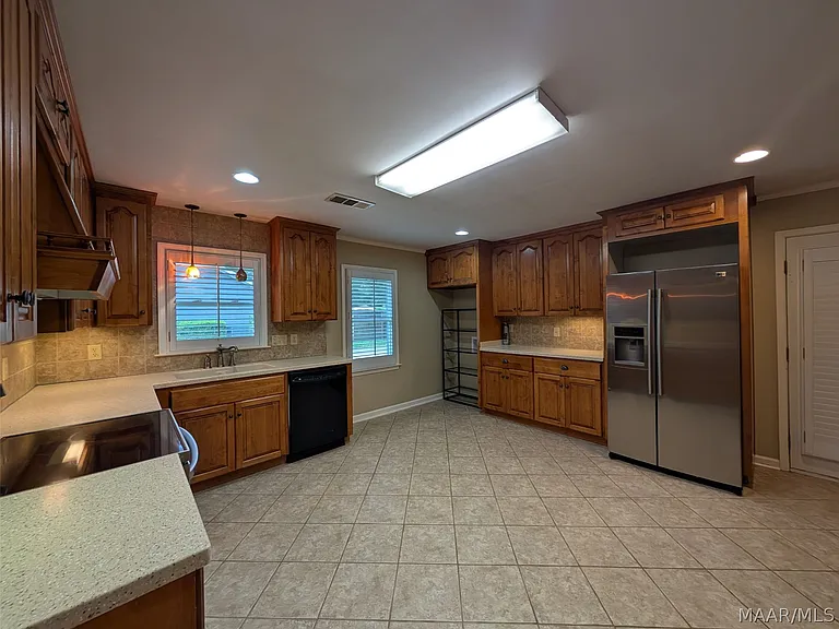 111 Arrowhead Dr — Photo 8