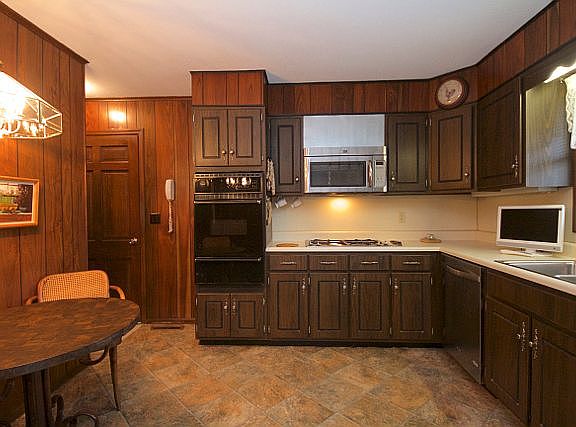 5th image of 160 E Lake Dr