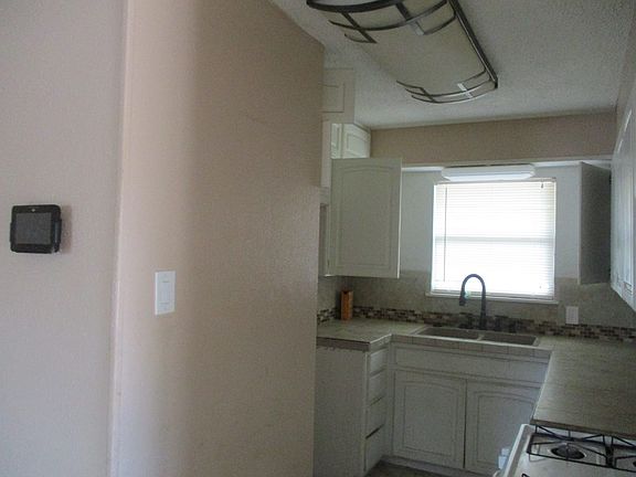 3rd image of 621 E 39th St