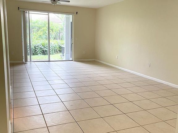 4th image of 2524 SW 83rd Ave #100