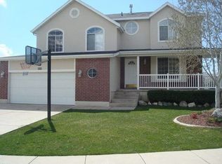 727 W Lewis And Clark Cir, Centerville, UT 84014