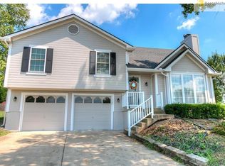 1900 Arapaho Ct, Greenwood, MO 64034