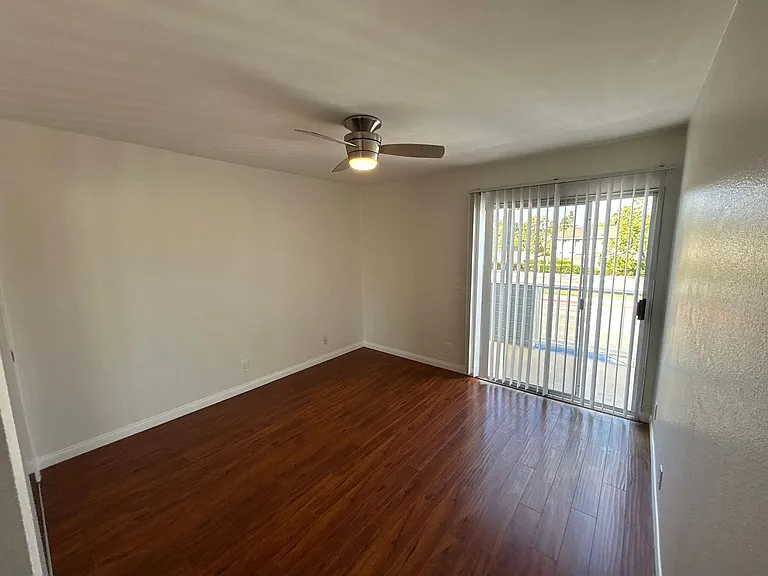 504 Clay Apartments — Photo 10