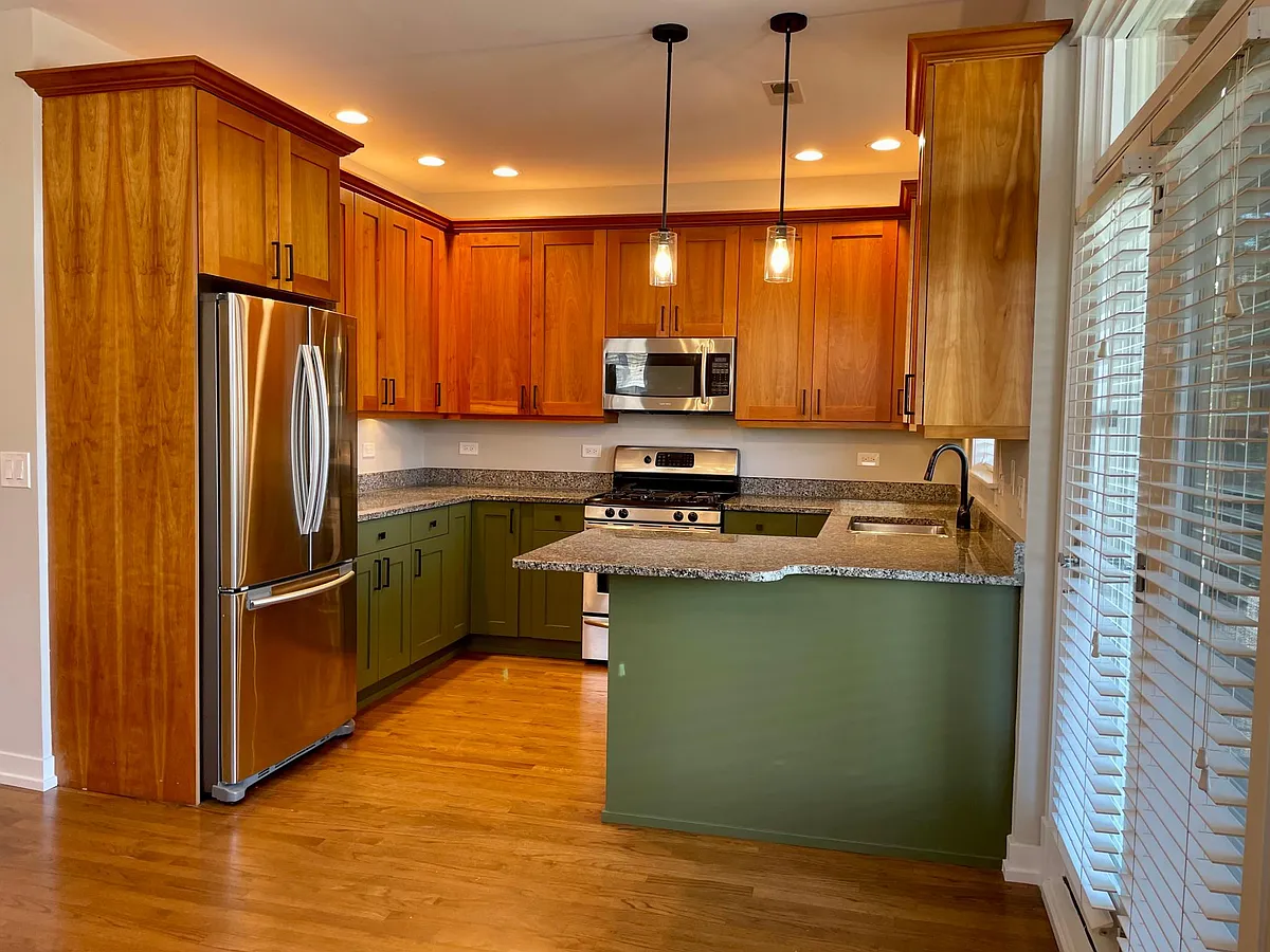 Building Photo - 4051 N Damen Ave #3