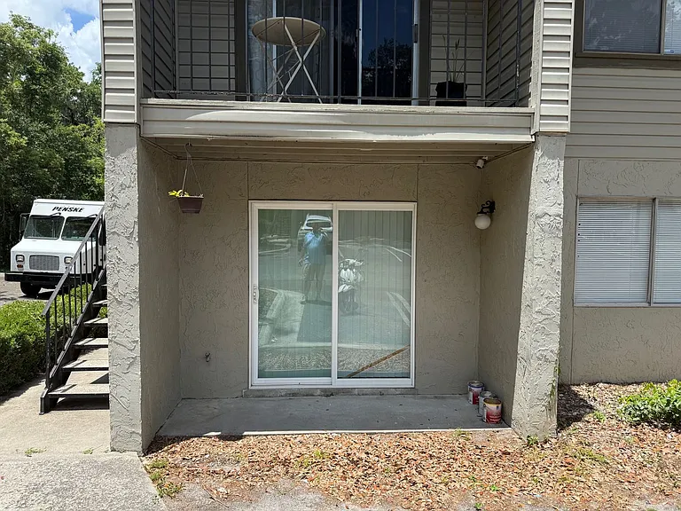 1035 SW 9th St #J1 — Photo 1