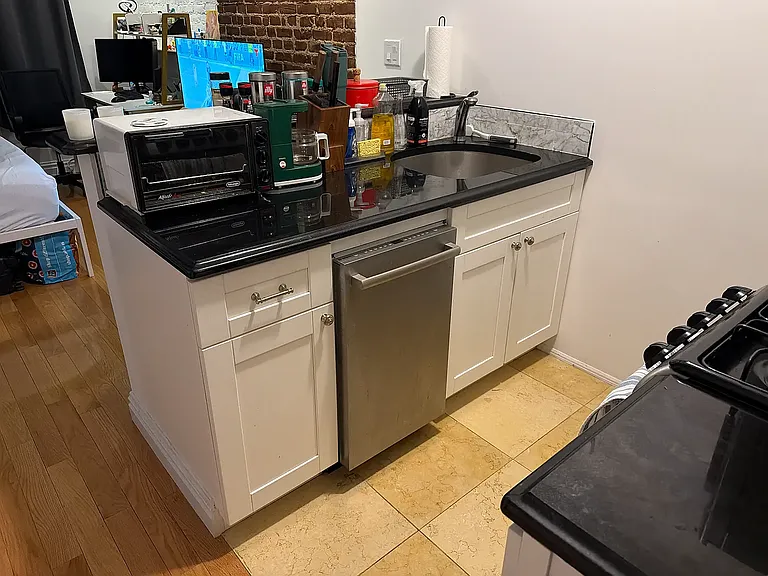 441 E 83rd St #2B — Photo 4