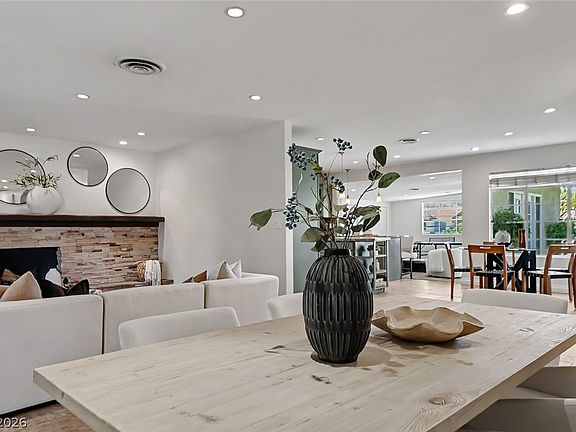 2nd image of 2801 Colanthe Ave
