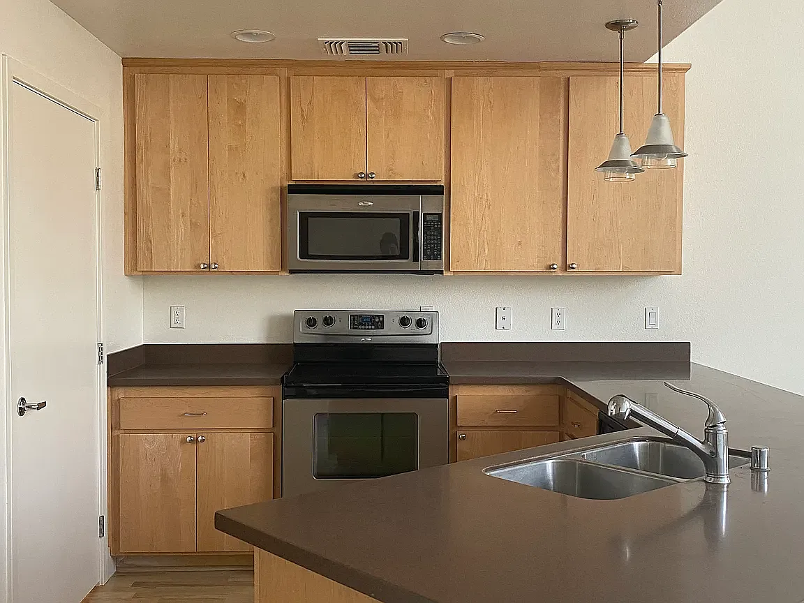 2 bed, 2.5 bath, 1080 sqft, $2,600 — Photo 4