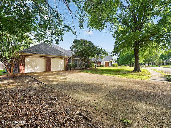 2nd image of 550 Spring Hill Dr