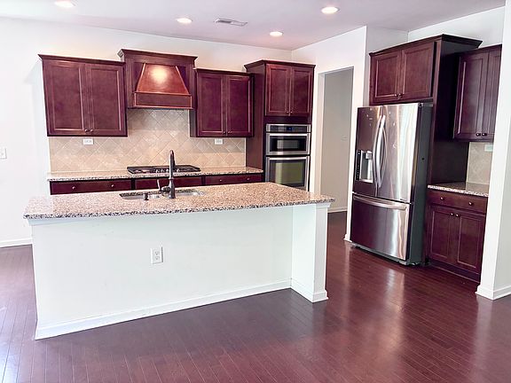 5th image of 1209 Magnolia Row Trl