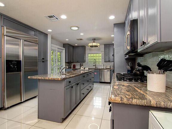 4th image of 263 E Morongo Rd